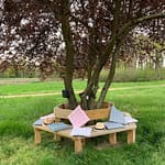 Banc en bois installé dans le parc de l’Orangerie de Châtel