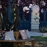 Banc et façade de l’Orangerie de Châtel dans le parc