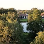 Vue aérienne de l’Orangerie de Châtel et de son parc à Cleppé