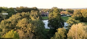 Vue aérienne de l’Orangerie de Châtel et de son parc à Cleppé