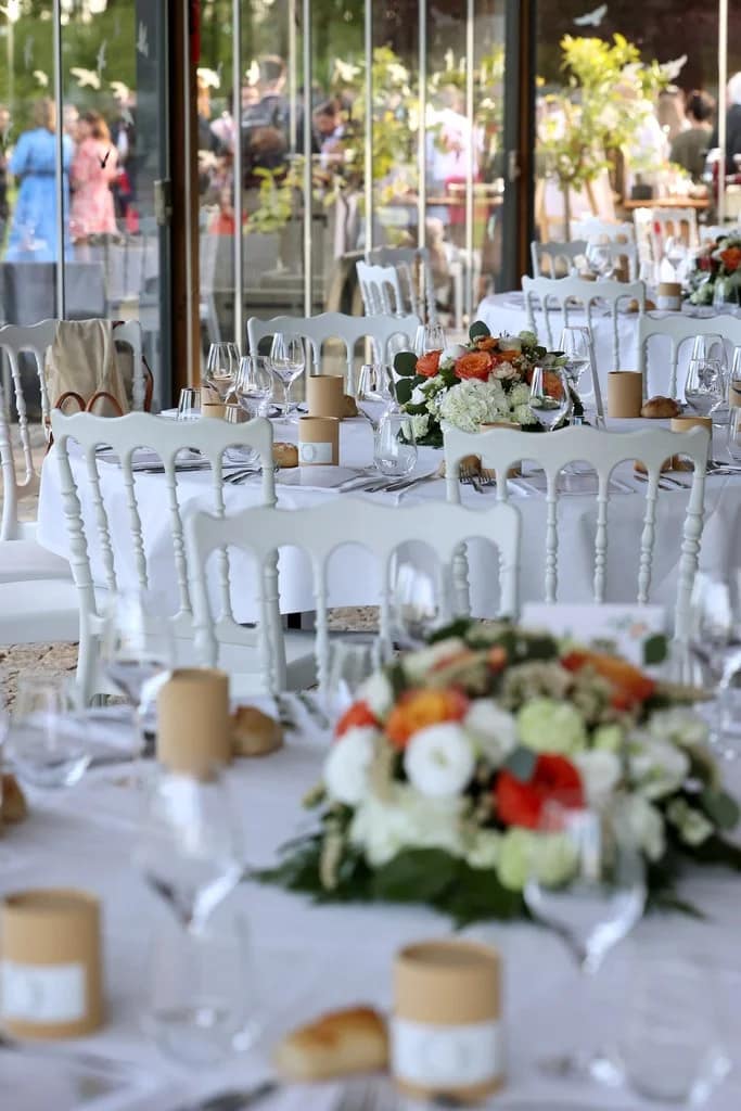 Salle dressée pour un événement à l’Orangerie de Châtel
