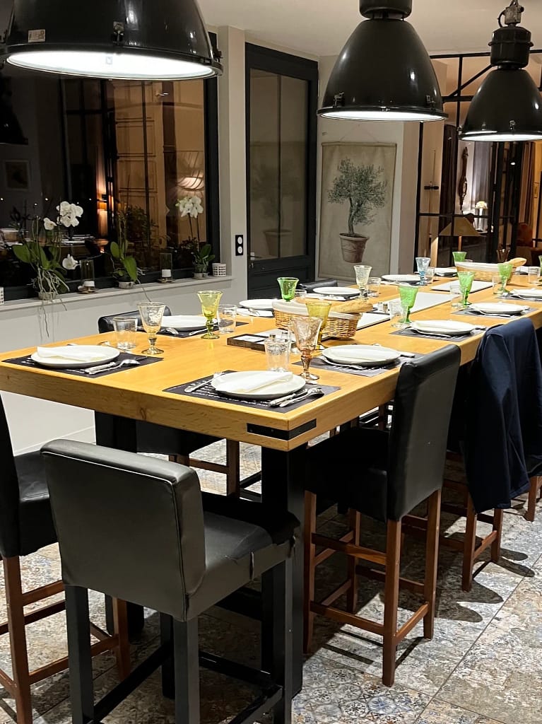 Table d’hôtes dressée à l’Orangerie de Châtel